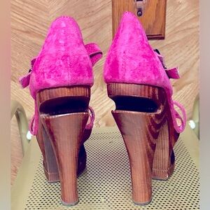 Two Lips 💋 HIGH Heel 👠